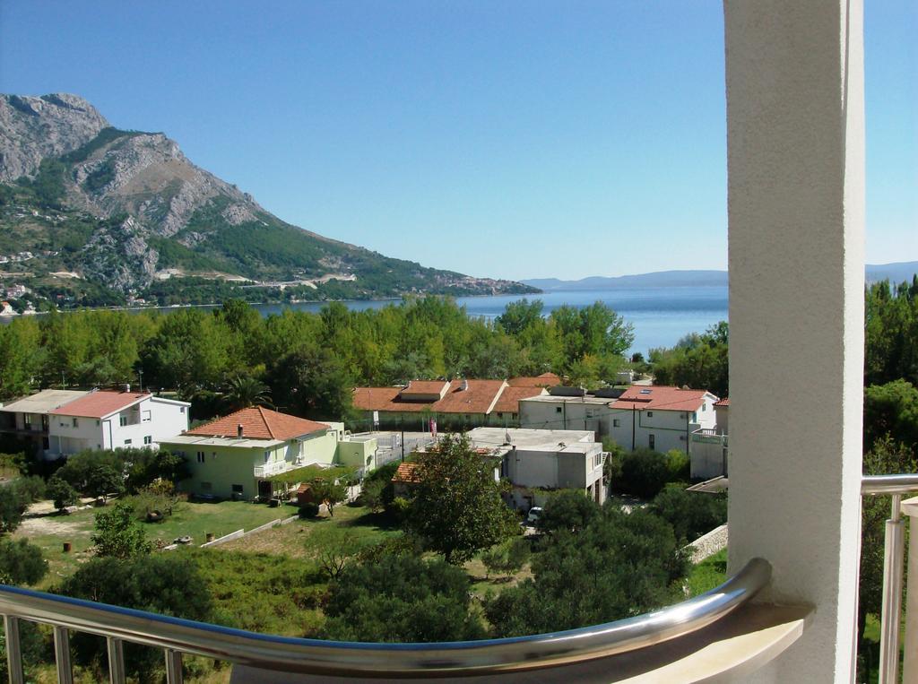 Apartments Ivka Omiš Екстериор снимка
