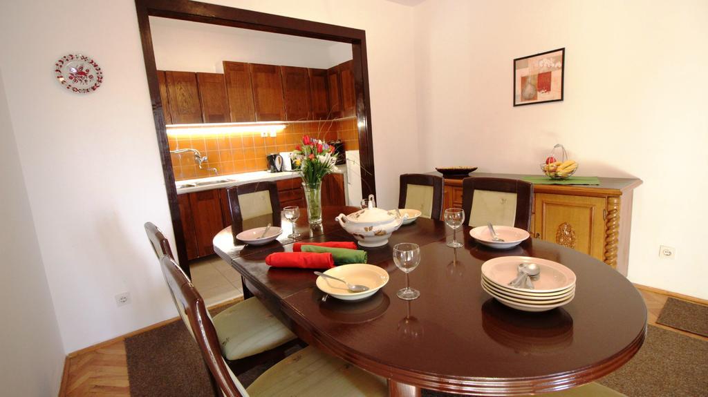 Apartments Ivka Omiš Екстериор снимка